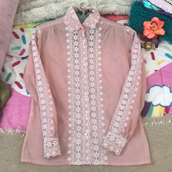 adelaar Tops - SALE ✨ Vintage Pearl Lace blouse
